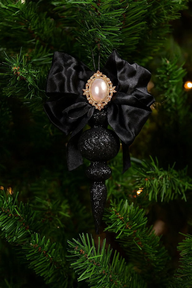 Glob Decorativ Handmade Stil Elegant cu Broșă Vintage și Fundă Satinată