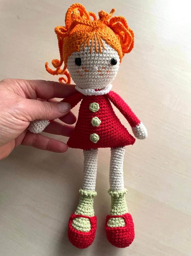 Amigurumi, fetita cu par portocaliu, jucarie crosetata