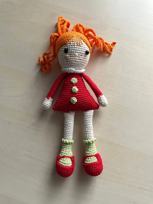 Amigurumi, fetita cu par portocaliu, jucarie crosetata