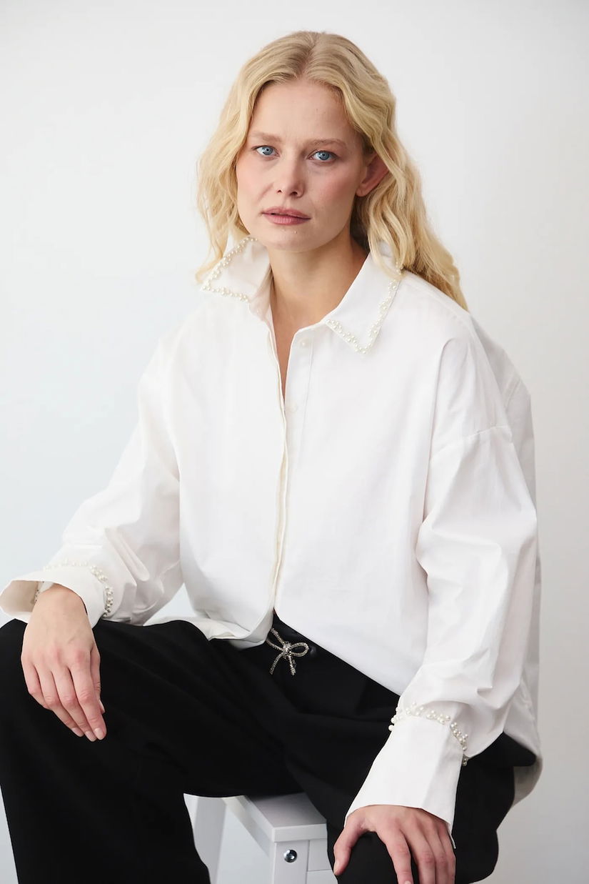 Medicine camasa culoarea alb, cu guler clasic, relaxed