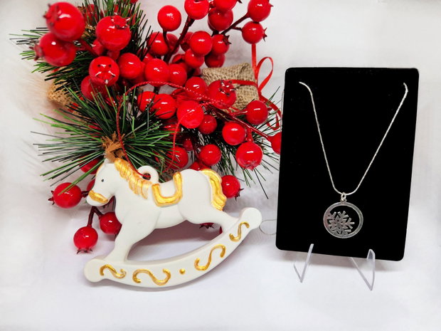 Christmas Gift Box: Calut din praf ceramic+ Colier din argint "Fulg de nea"