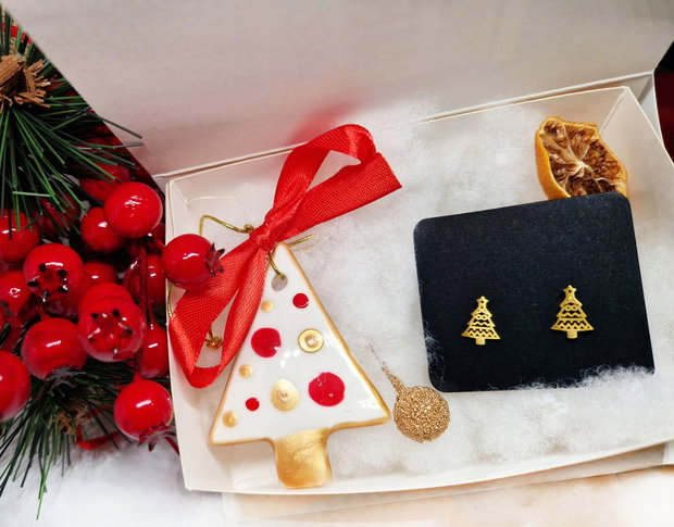 Christmas Gift Box: Glob din portelan+ Cercei din argint "Bradut auriu"