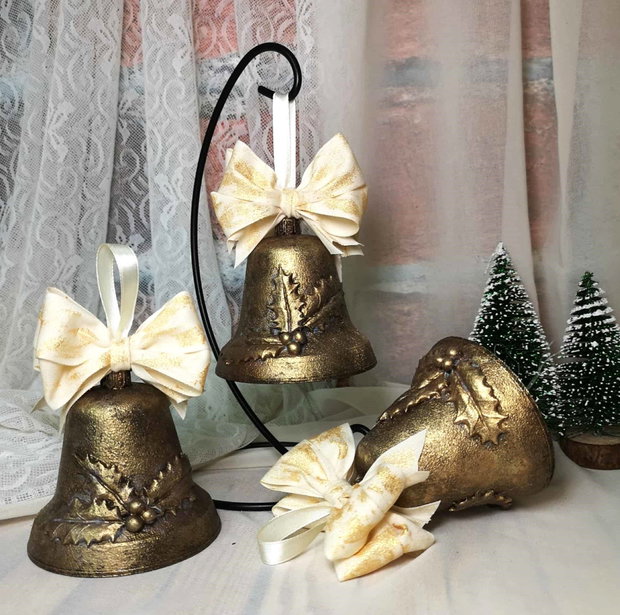 Clopotei de Craciun stil vintage, decorati manual