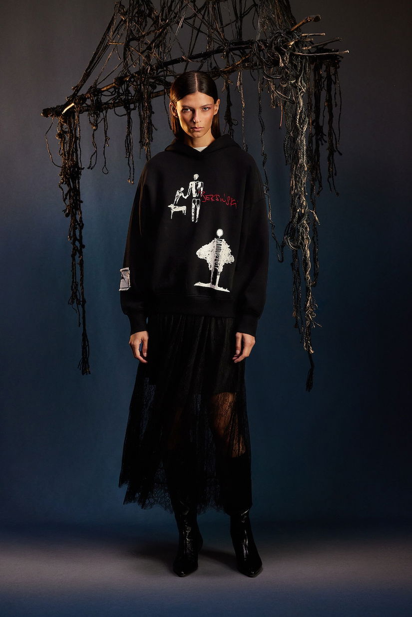 Medicine bluza culoarea negru, cu glugă, cu imprimeu