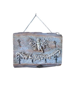Cuier de perete handmade  lemn vechi, înger și farmec rustic