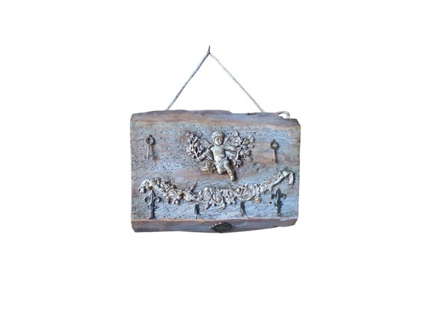 Cuier de perete handmade lemn vechi, înger și farmec rustic