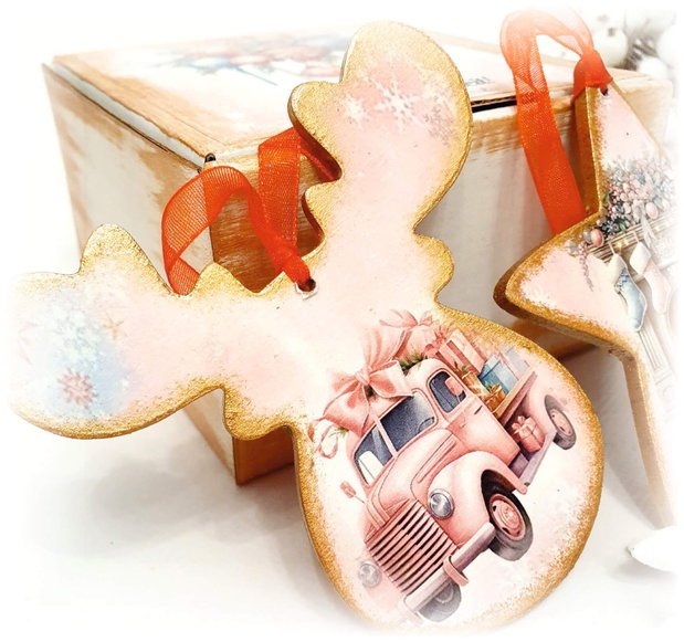 Set format din 5 decoratiuni din lemn, tema Craciun, roz pudrat, aspect vintage