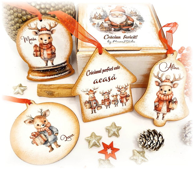 Set format din 5 decoratiuni din lemn, tema Craciun, Familie reni