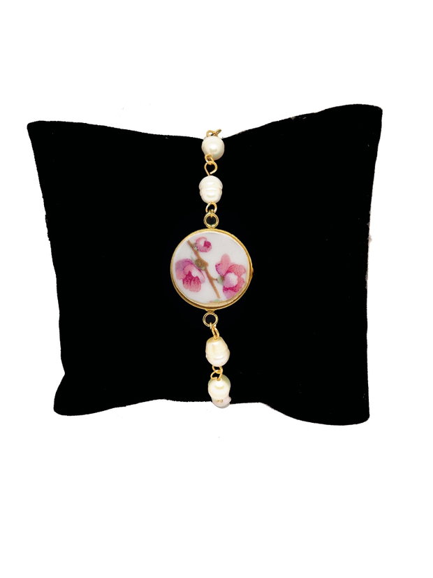 Bratara "Pearl Sakura" din fragment de portelan Limoges, inox auriu si perle de cultura