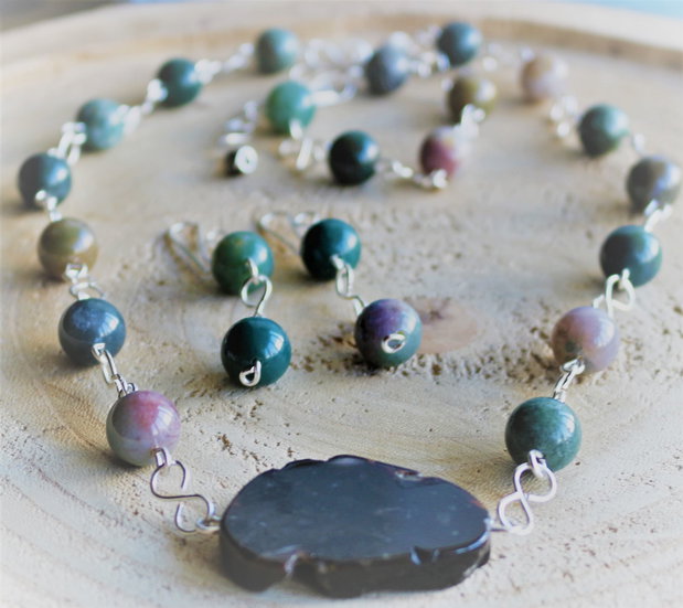 Set bijuterii handmade colier bratara si cercei din agate indiene si un pandantiv din lemn fosil de palmier