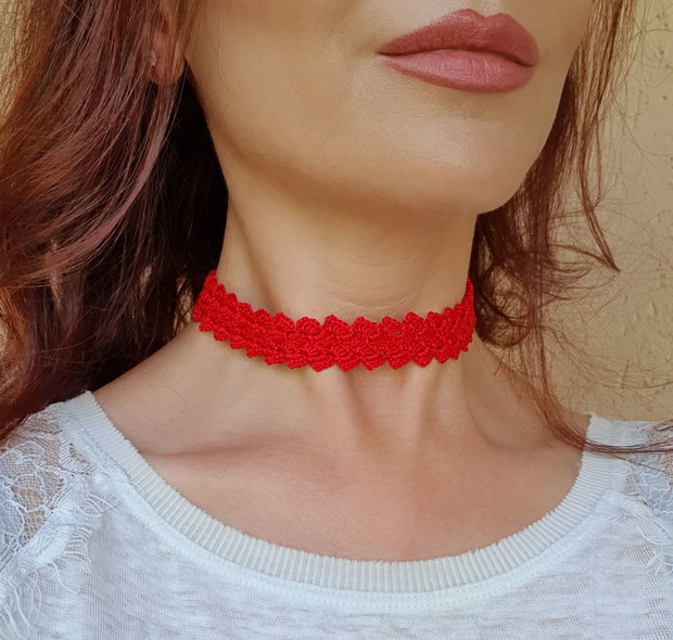 Choker roșu dantelat, model unicat