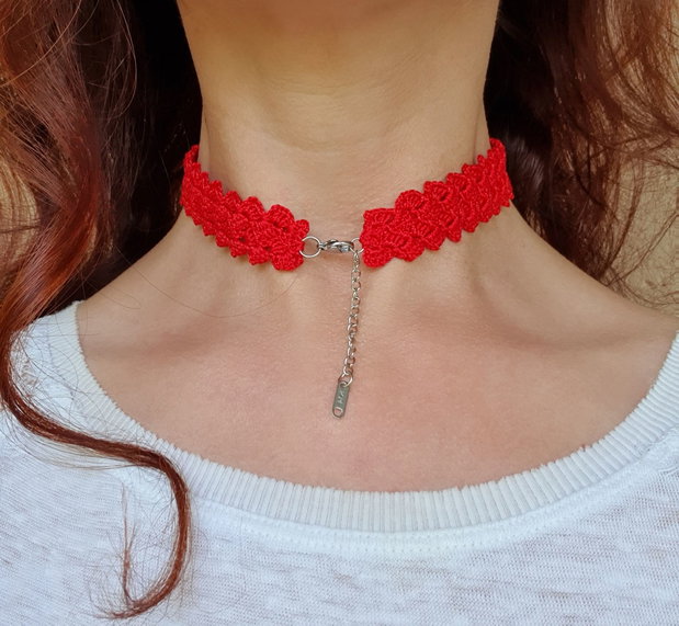 Choker roșu dantelat, model unicat