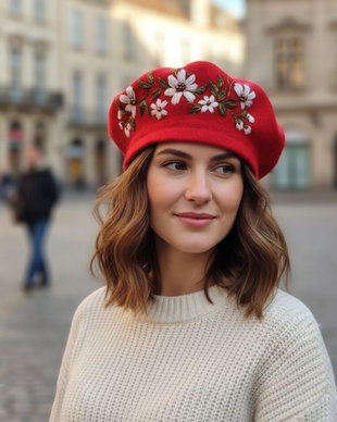 Bereta brodata rosie