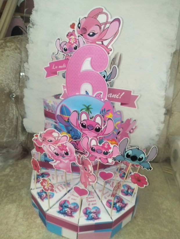 Cutie felie de tort Stich roz