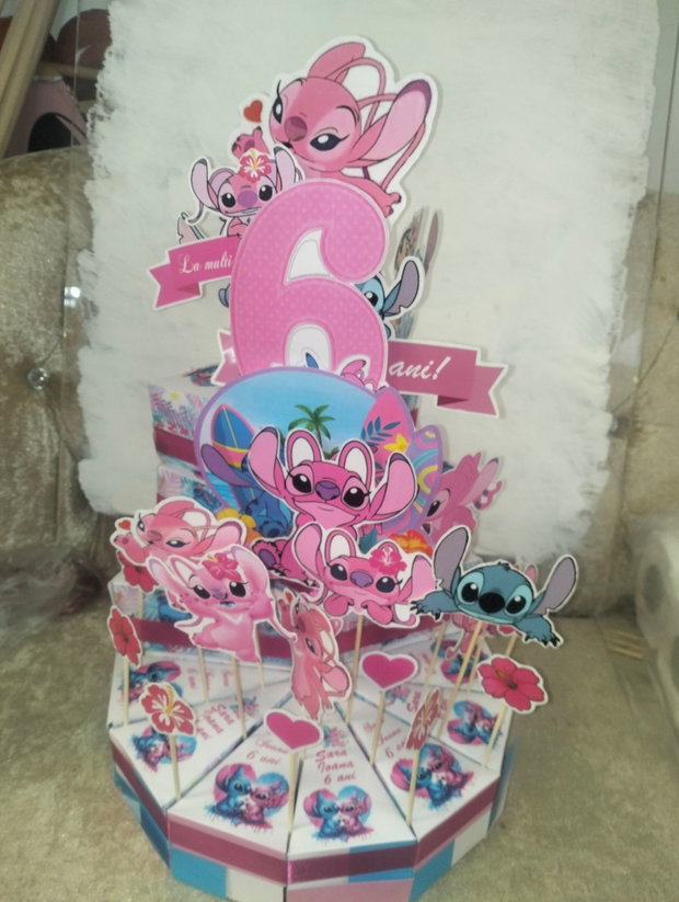 Cutie felie de tort Stich roz