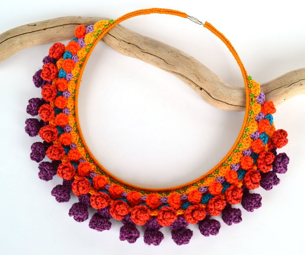 colier crosetat multicolor