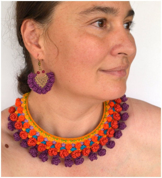 colier crosetat multicolor