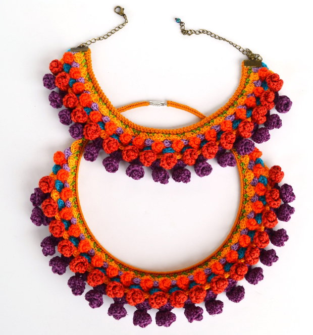 colier crosetat multicolor