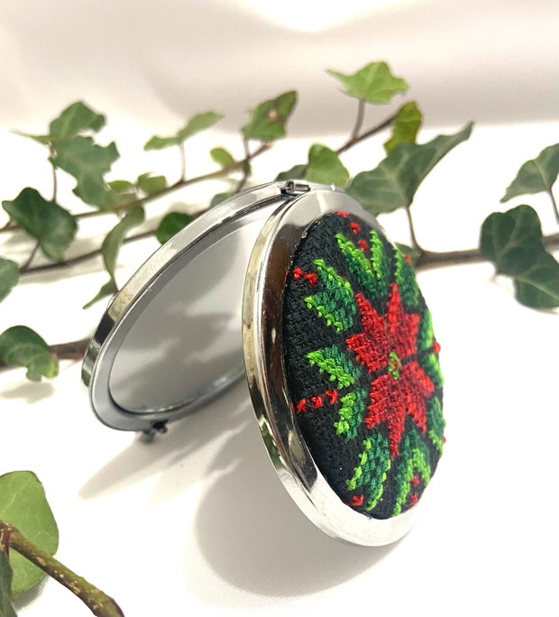 Oglinda dubla cu aplicatie de broderie manuala