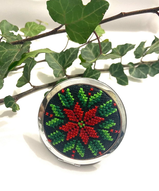 Oglinda dubla cu aplicatie de broderie manuala
