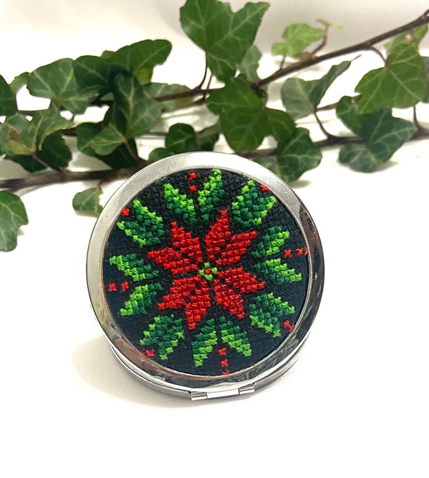 Oglinda dubla cu aplicatie de broderie manuala
