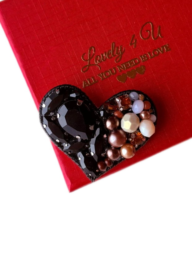 Broșa - inimioara , Broșa handmade inima cu perle, Pe verso, mesajele Sparkle every day , Love yourself , Shine on