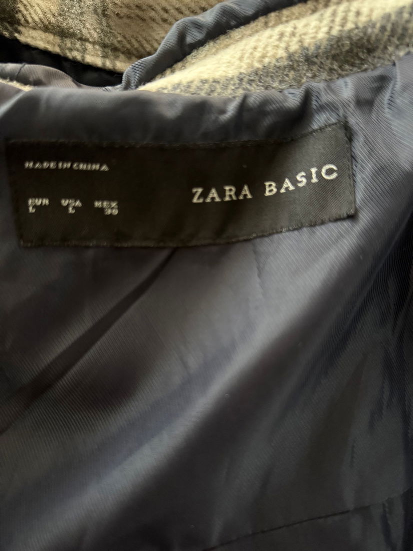 Palton scurt Zara din lână 51%, superb