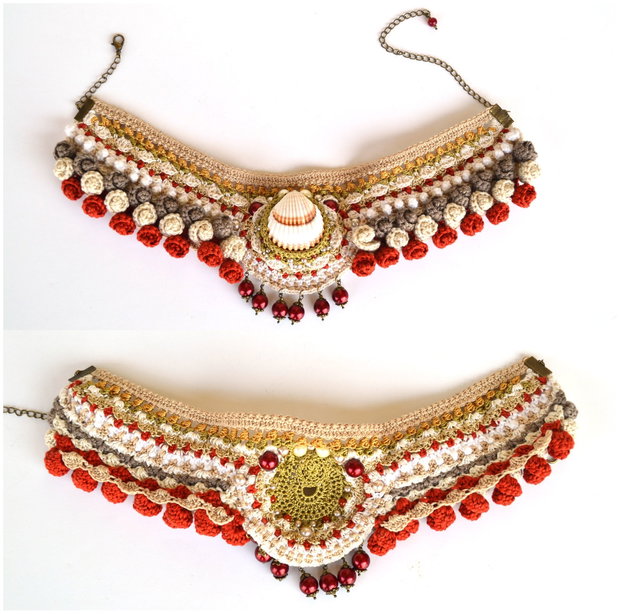 Choker crosetat bej rosu cu scoica si perle