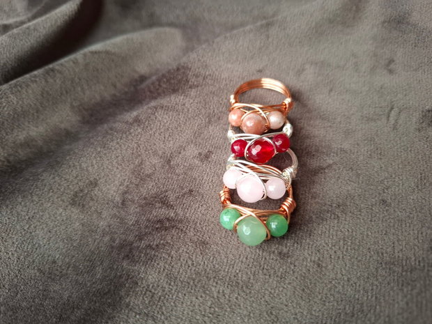 Inele wire-wrap cu pietre naturale