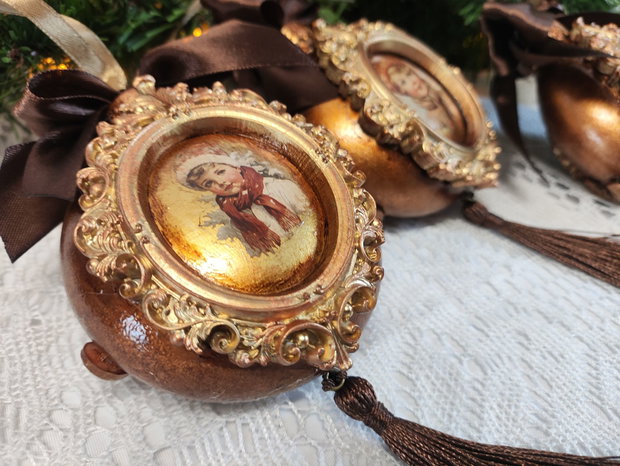Glob vintage charm