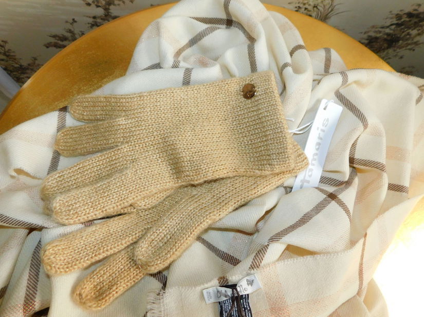 Esarfa noua lina 100 % Italia, manusi noi ambele etichete atasate