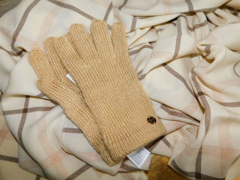 Esarfa noua lina 100 % Italia, manusi noi ambele etichete atasate