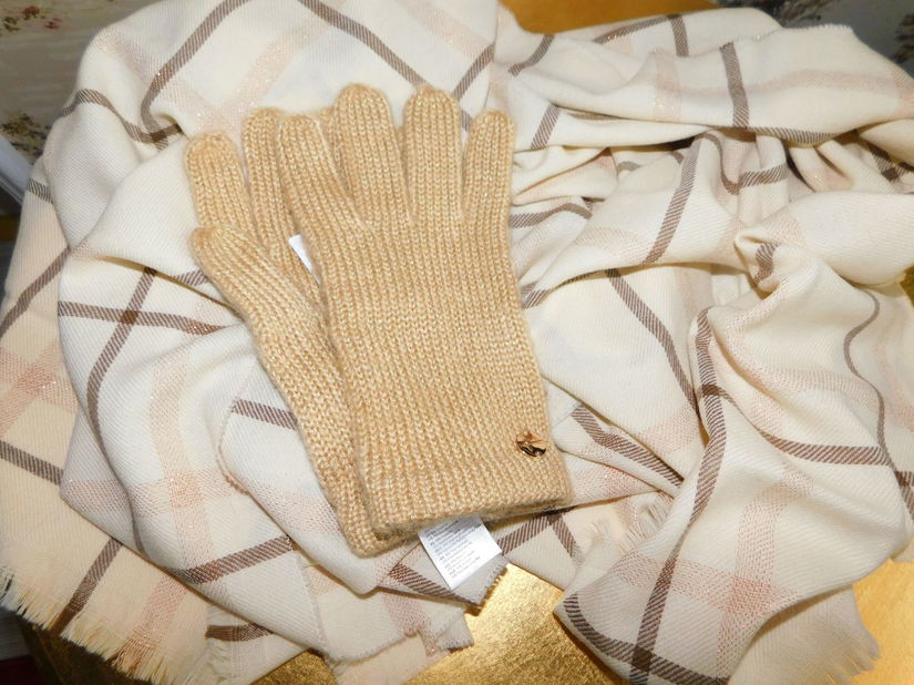 Esarfa noua lina 100 % Italia, manusi noi ambele etichete atasate