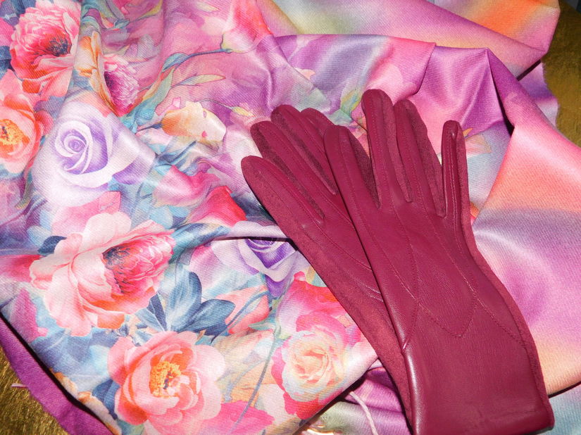 Basc, esarfa casmir , manusi , toate noi , set deosebit