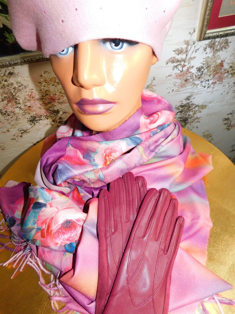 Basc, esarfa casmir , manusi , toate noi , set deosebit