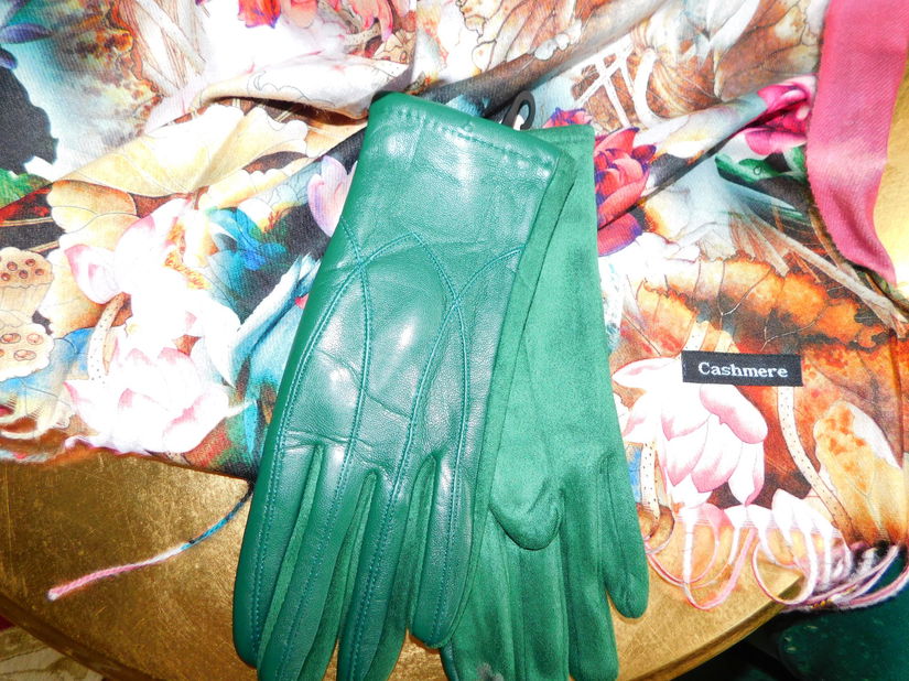 Esarfa noua casmir , manusi noi asortate ,