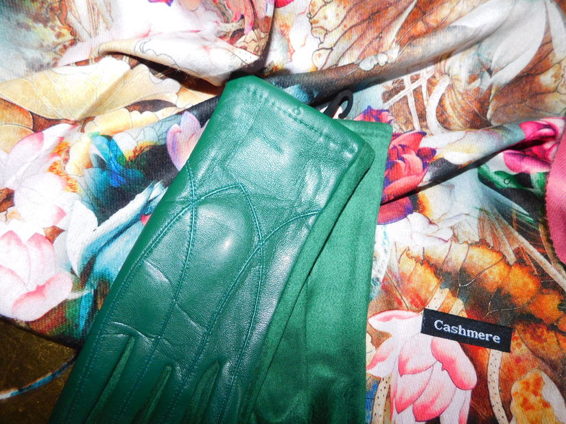 Esarfa noua casmir , manusi noi asortate ,