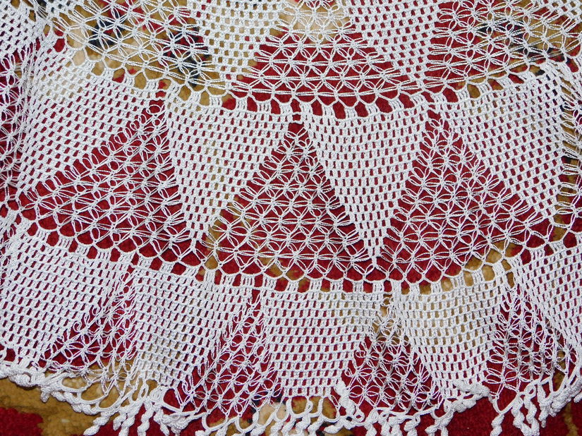 Fata de masa  interbelica , crosetata  cu fir de matase  in totalitate,