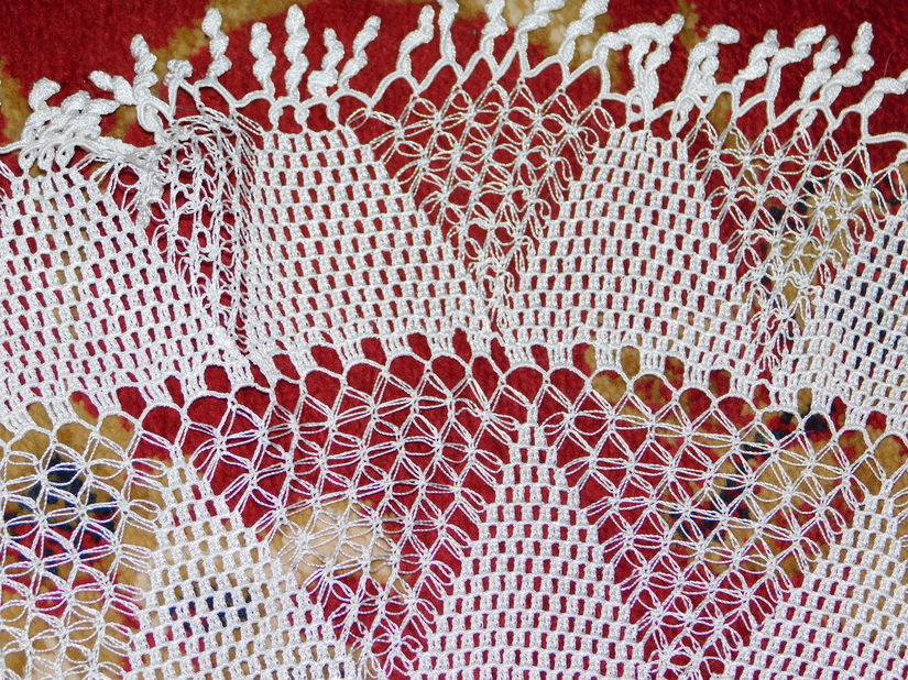 Fata de masa  interbelica , crosetata  cu fir de matase  in totalitate,