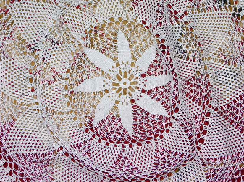 Fata de masa  interbelica , crosetata  cu fir de matase  in totalitate,