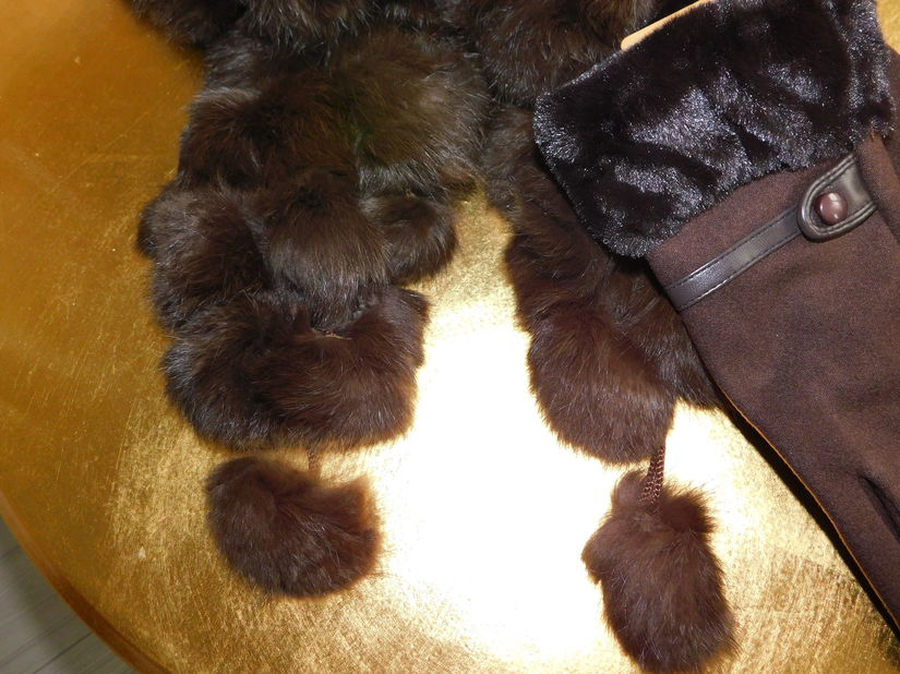 Esarfa noua blana iepure , maro, manusi noi maro asortate