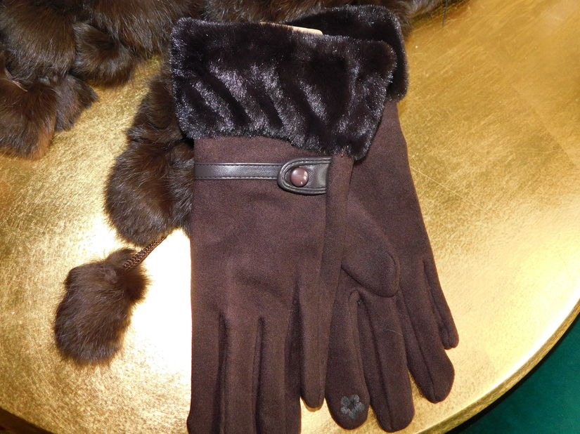 Esarfa noua blana iepure , maro, manusi noi maro asortate