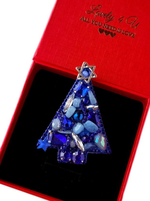 Brad de Crăciun - brosa handmade brad albastru , model unicat cu pietre, cristale, perle, pietre semiprețioase acvamarin și lapis , mesaj pe verso: Sparkle every day, Believe in Yourself