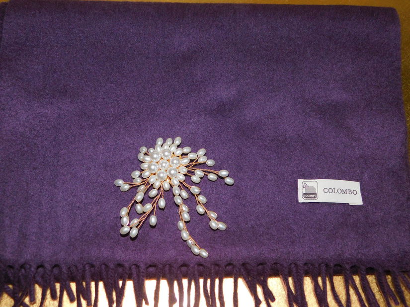 Fular nou, Italia, casmir , brosa noua perle cadou