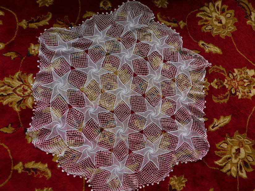 Fata  de masa interbelica,  crosetata cu fir de matase , neutilizata