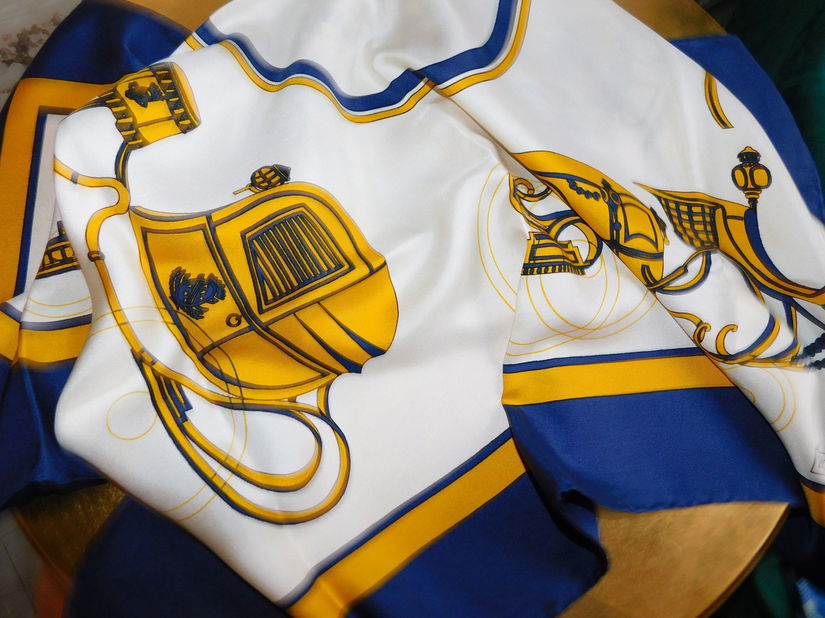 Brand Bellotti esarfa matase naturala cercei noi cadou