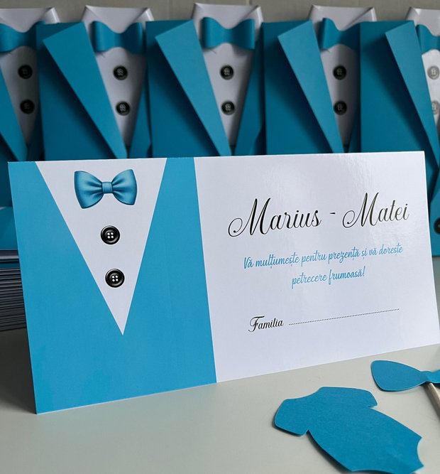 Invitații botez băieți model costumaș cu papion