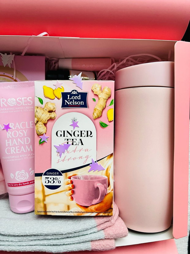 Giftbox GinRosy set roz de iarnă cu ghimbir și produse cozy