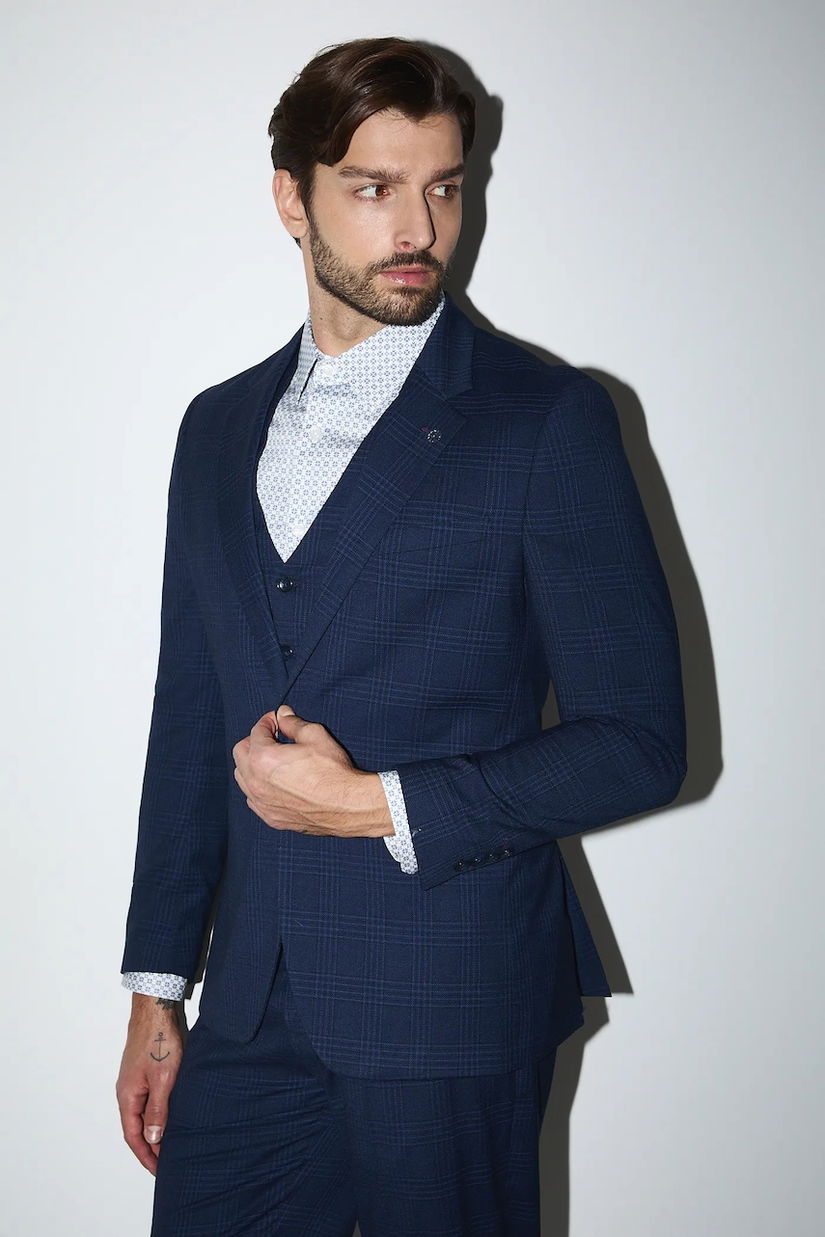 Medicine sacou culoarea albastru marin