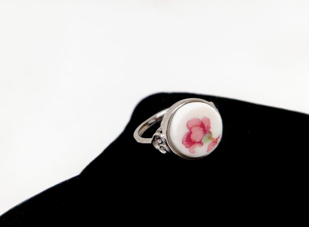 Inel "Delicate Sakura" din fragment de portelan Limoges si argint